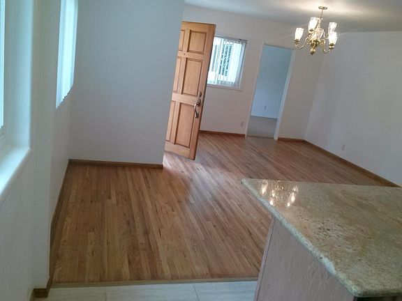 4th image of 5660 Sunnyslope Ave