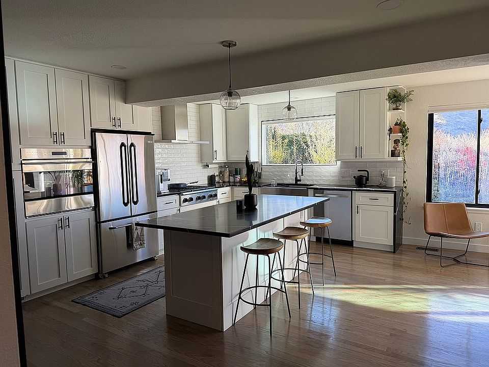 2nd image of 461 Somerset Dr