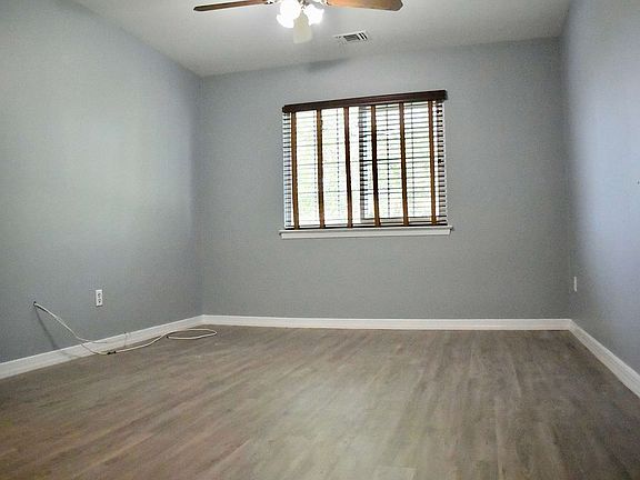 4th image of 631 Correll Ave