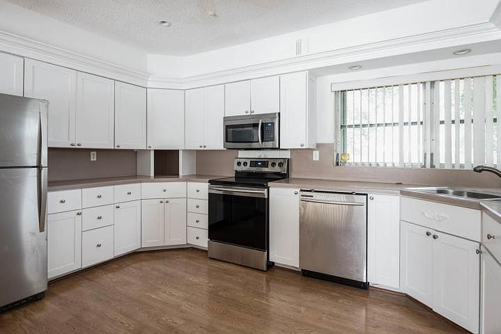 2nd image of 2934 NE 8th Ave #00