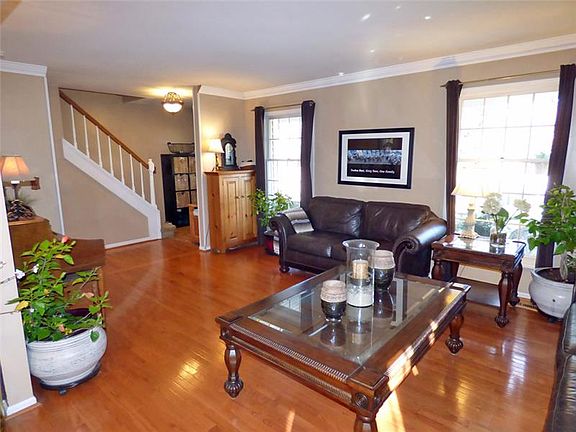 5th image of 2243 Valley Creek Dr
