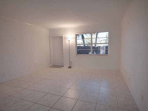 3rd image of 1 Abbey Ln APT 104