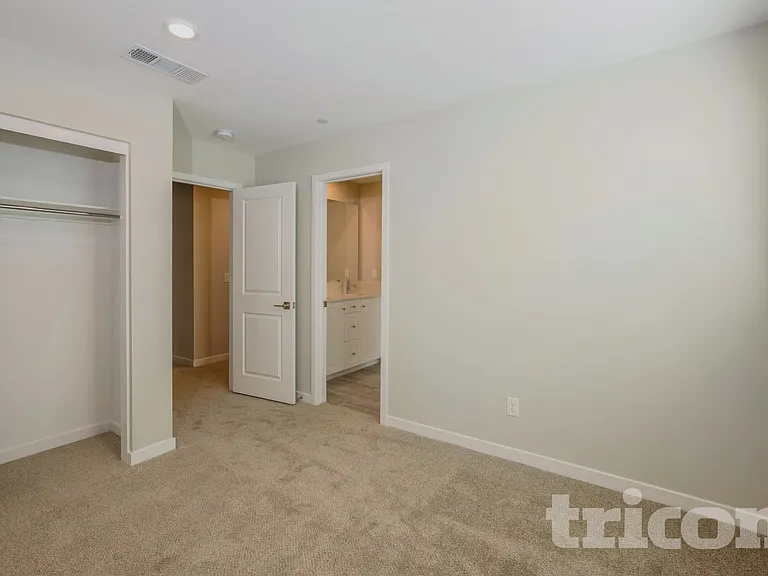 31578 Dwight Dr — Photo 10