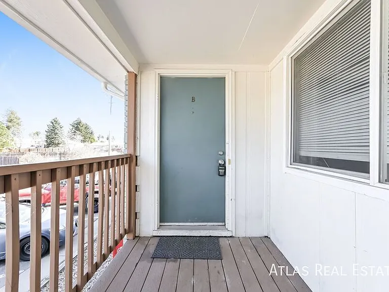 910 Bishop Ct #B — Photo 14