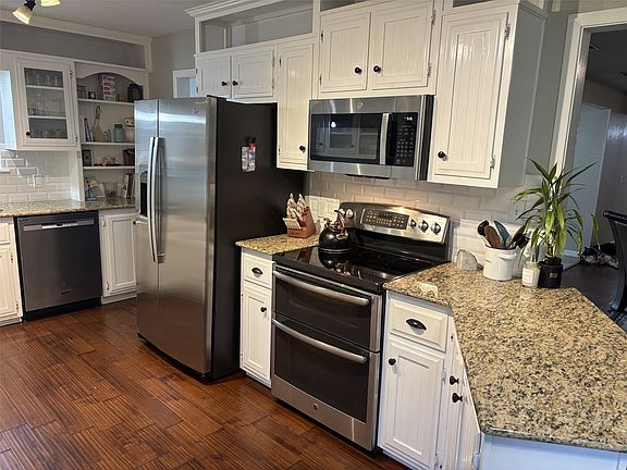 3rd image of 590 39th St SE