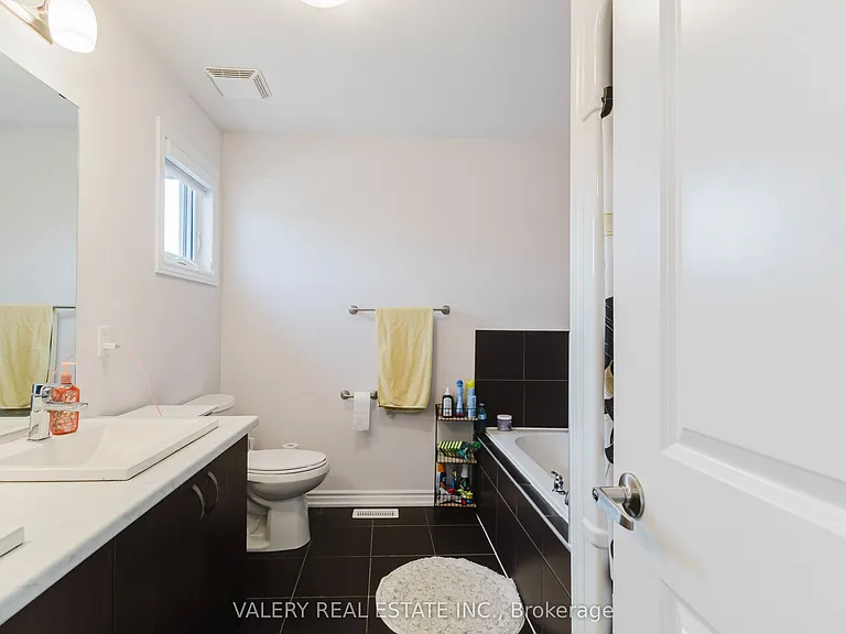 133 Caroline St — Photo 32