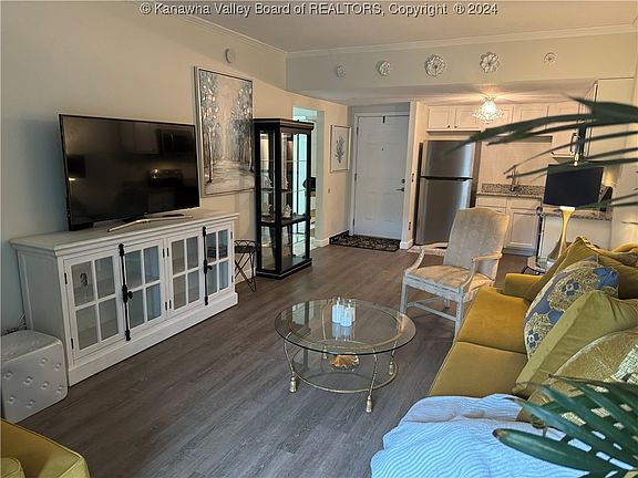 4th image of 2106 Kanawha Blvd E APT 110