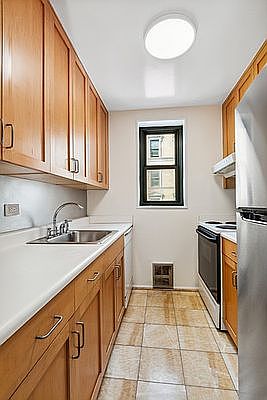 4th image of 382 West St APT 2B