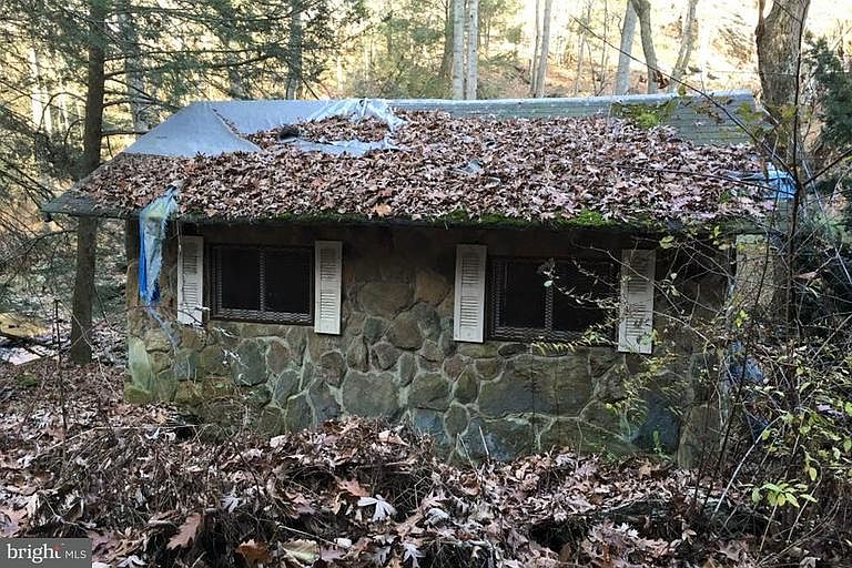 2nd image of 55 Hemlock Hollow Rd