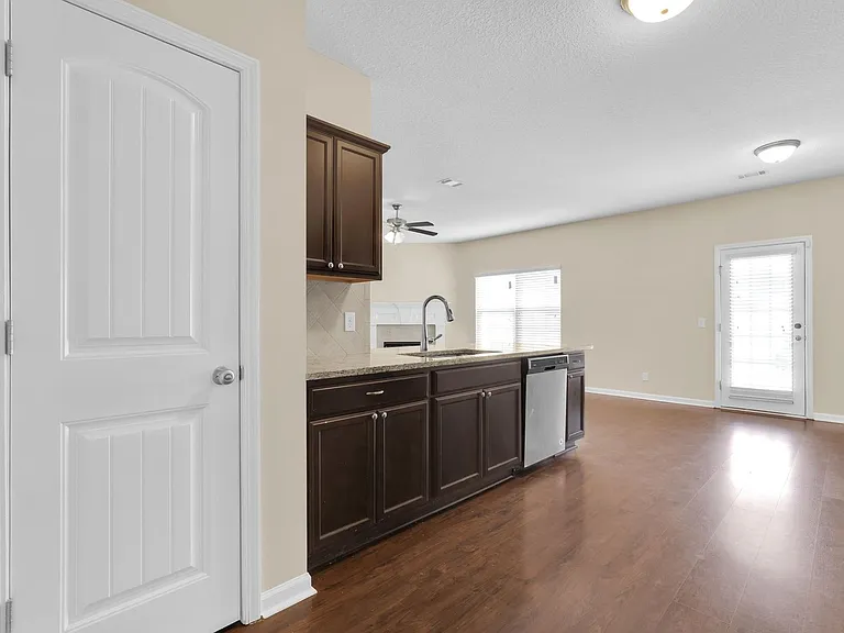 659 Red Oak Ln — Photo 8