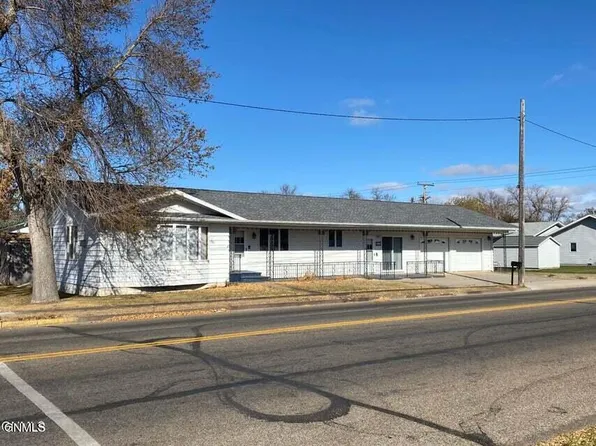 803 Beaver Ave, Wishek, ND 58495