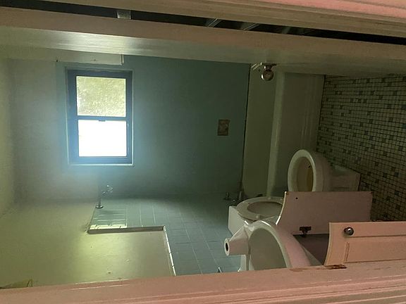 5th image of 700 Grace Ave
