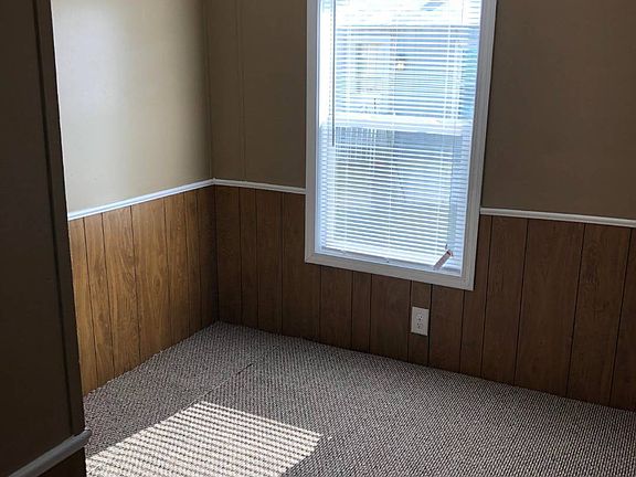 5th image of 18 Oak Ln
