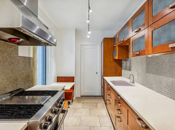 146 East 49th Street image 2 of 7