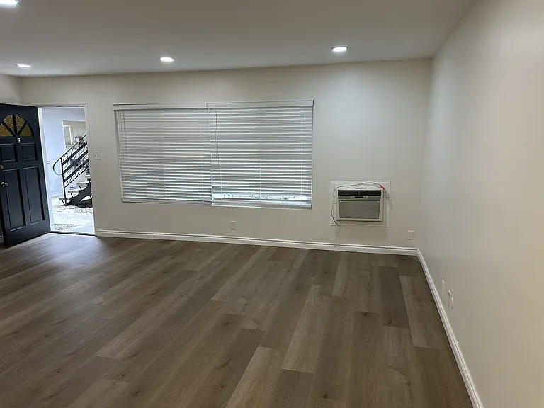 325 N Howard St #4 — Photo 5