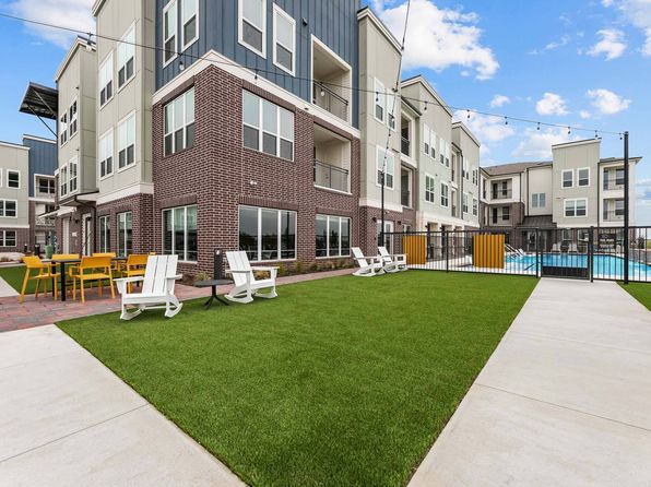 9001 Beach St N #2209
