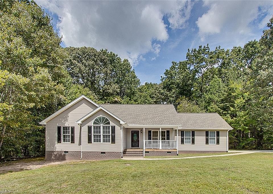1st image of 2317 Woodridge Dr