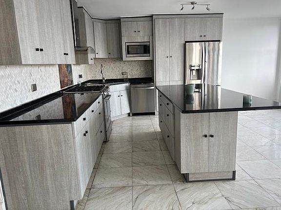 3rd image of 7004 Boulevard #Penthouse 44c