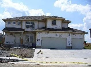 10130 N Green Hills Rd, Kansas City, MO 64154