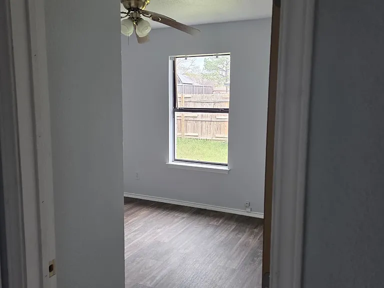 3009 Barnes Dr — Photo 2