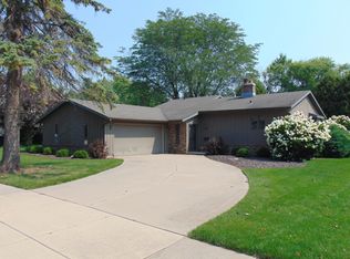 1722 Van Zeeland Ct, Little Chute, WI 54140