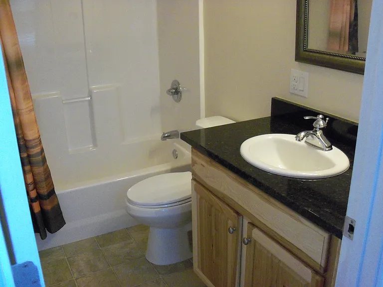77 Larchmont Rd — Photo 12