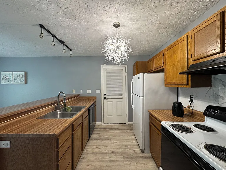 5599 Quietwood Pl — Photo 8