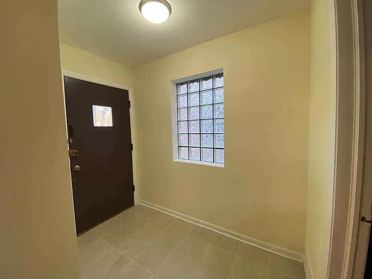 6078 N Troy St — Photo 2