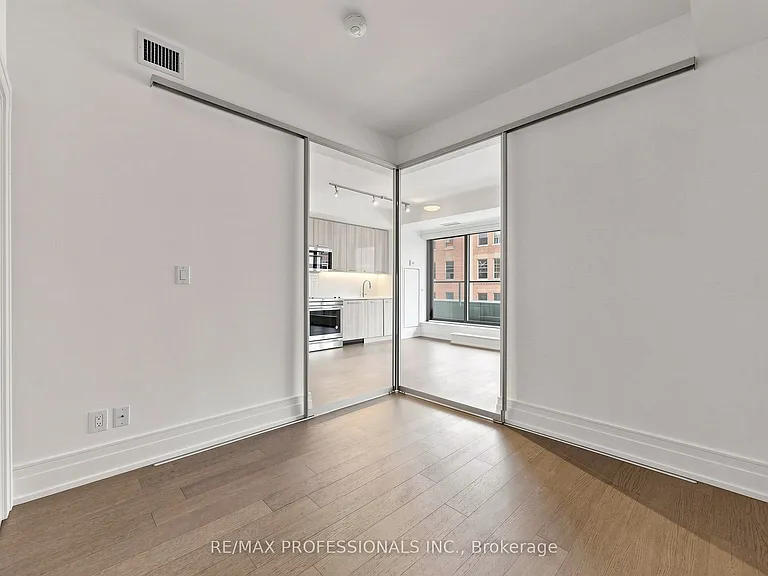 90 Niagara St #311 — Photo 15