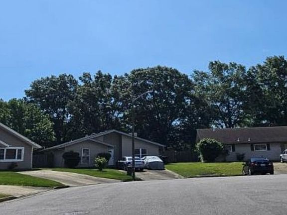 Exterior Neighborhood (street photo)