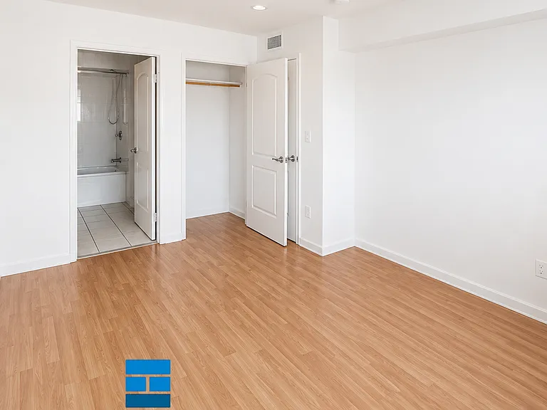13623 Sherman Way #206 — Photo 8