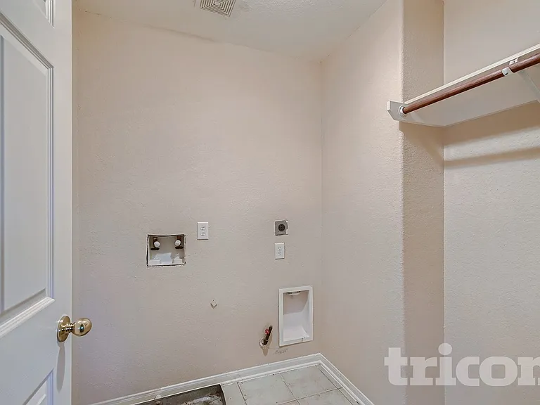 9711 Sugarblossom Ln — Photo 13