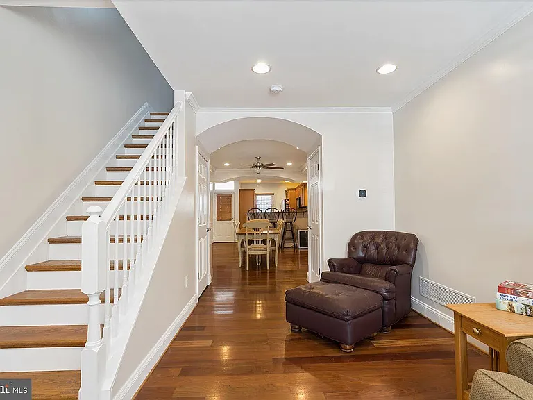 522 S Clinton St — Photo 3