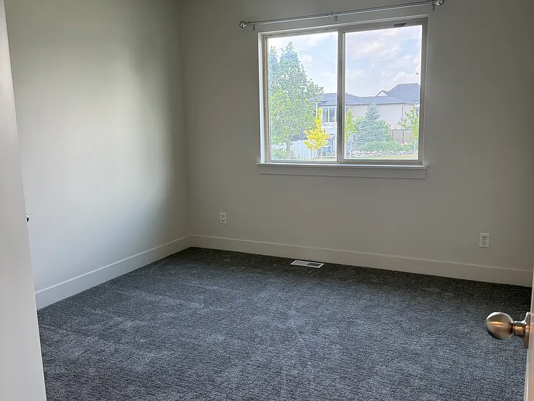 1364 S 500th St W — Photo 16