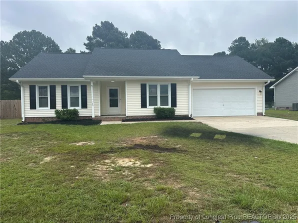 75 Tradewind Dr, Spring Lake, NC 28390