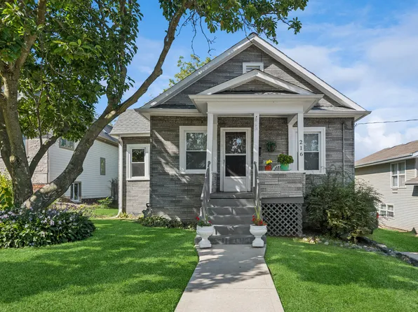 216 N Blanchard St, Wheaton, IL 60187