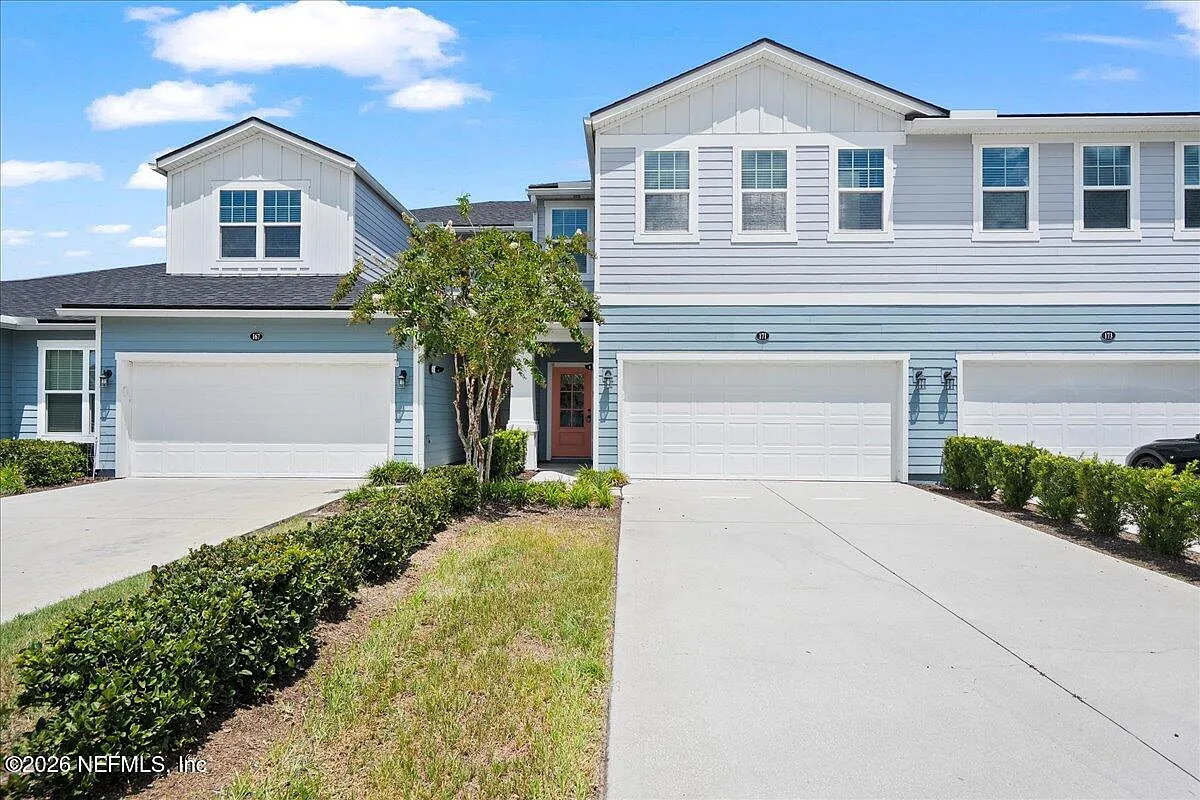 3 bed, 2.5 bath, 2081 sqft, $2,600 — Photo 1