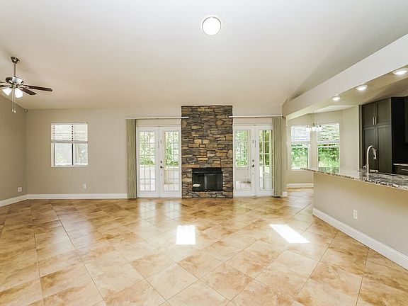 5th image of 3035 Bluffton Cv