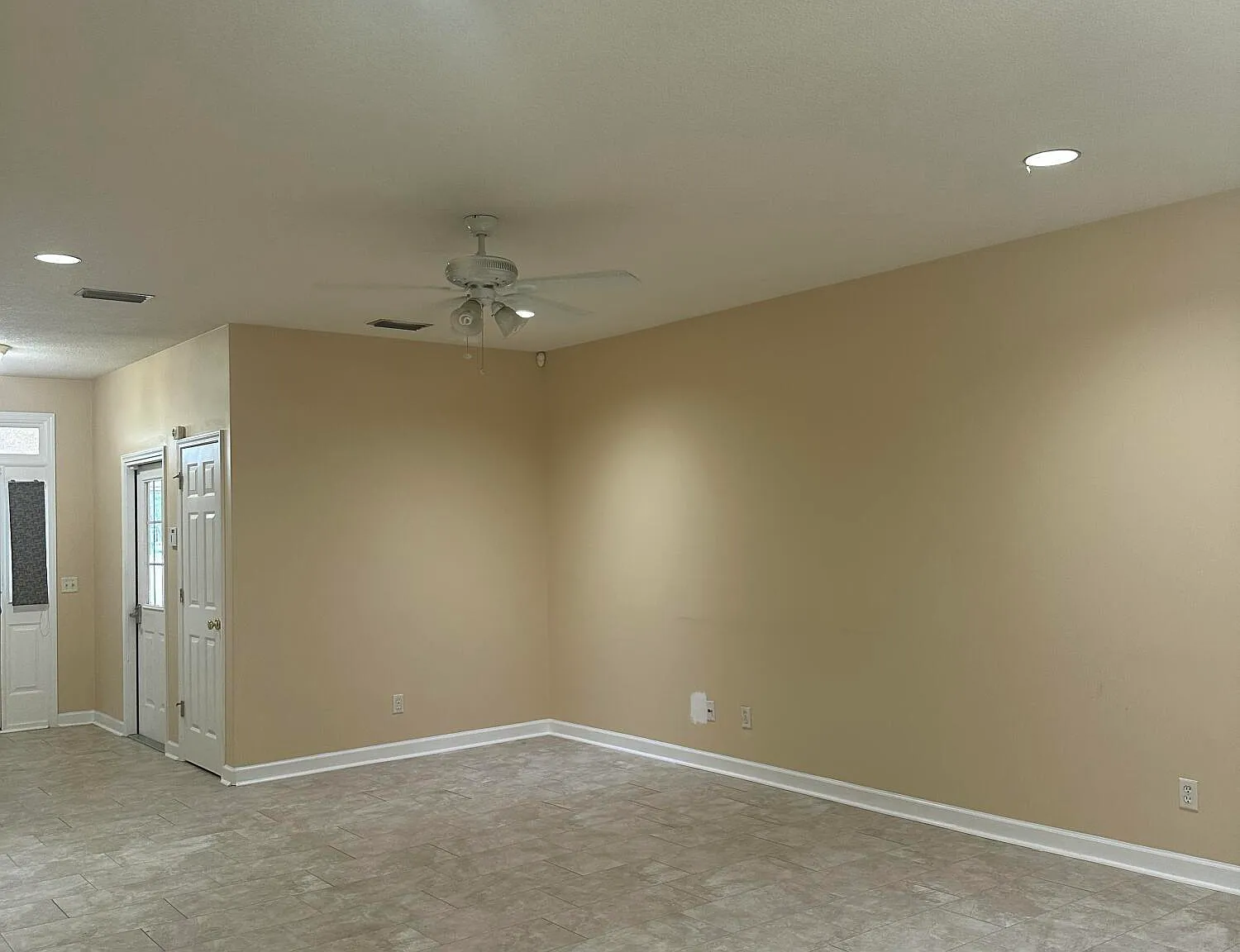 3 bed, 2.0 bath, 1517 sqft, $2,000 — Photo 4