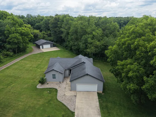 8115 S Jackson Rd, Jackson, MI 49201