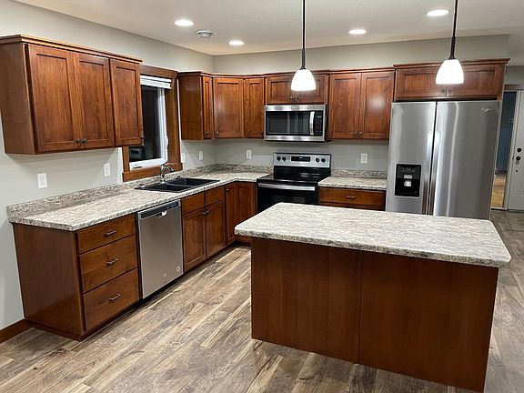 2nd image of 894 Brentwood Cir