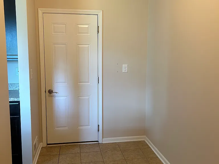 2572 Retreat Cir — Photo 15