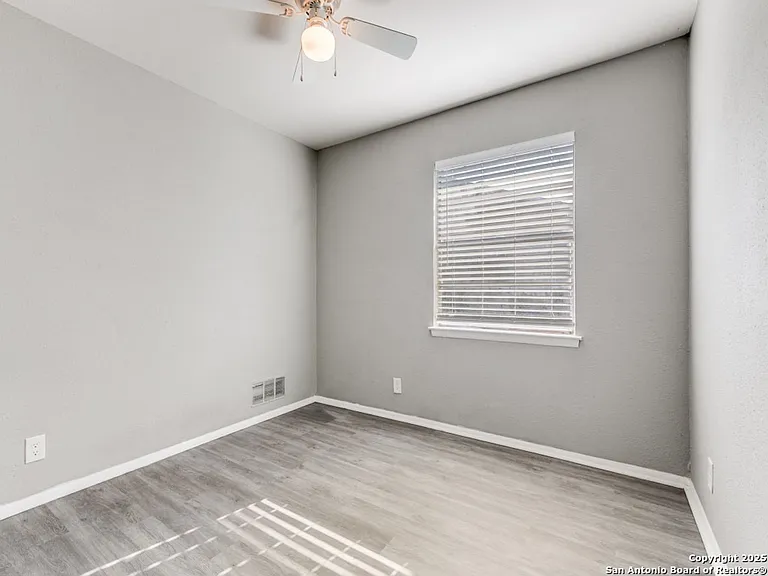 5830 Castle Yard — Photo 18