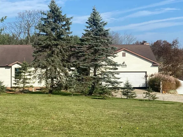 9363 Beeson St NE, Louisville, OH 44641