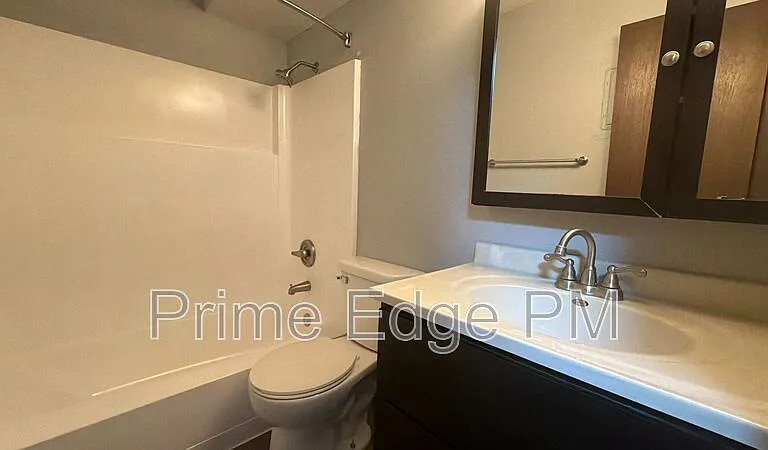 6235 Holdrege St #D-5 — Photo 15