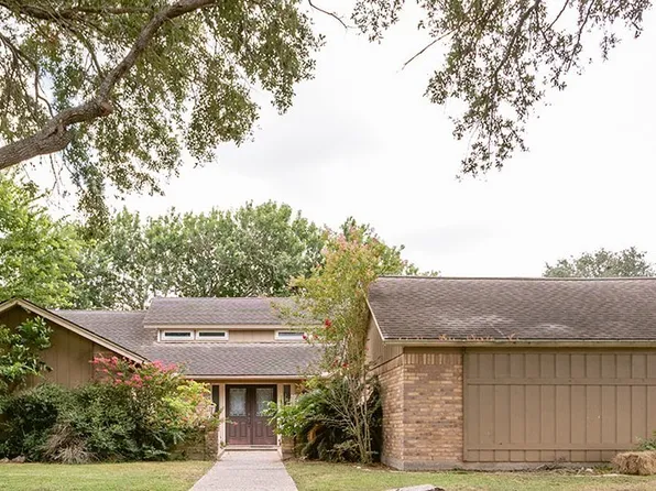 402 Chimney Rock Dr, Victoria, TX 77904