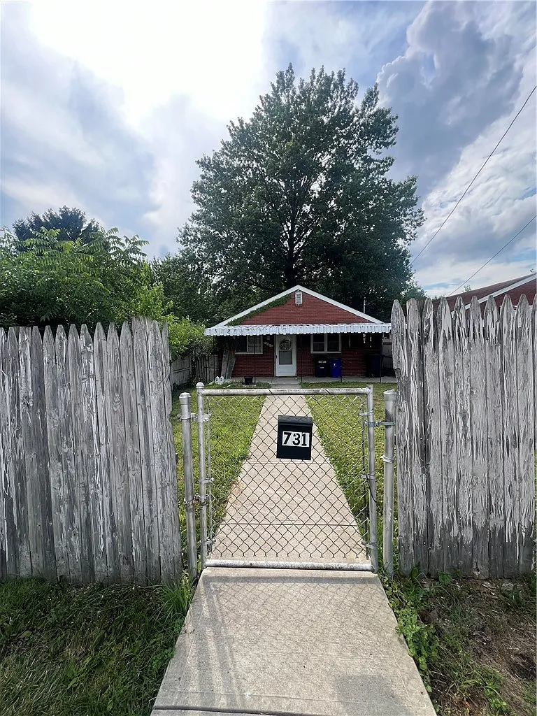 3 bed, 864 sqft, $1,500 — Photo 1