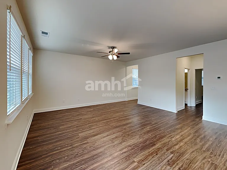520 Slew Dr — Photo 8