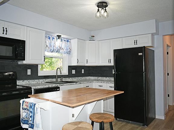3rd image of 5091 Wildwood Dr