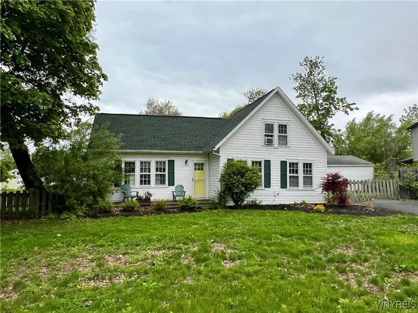 3151 Winsted Rd, Hamburg, NY 14075